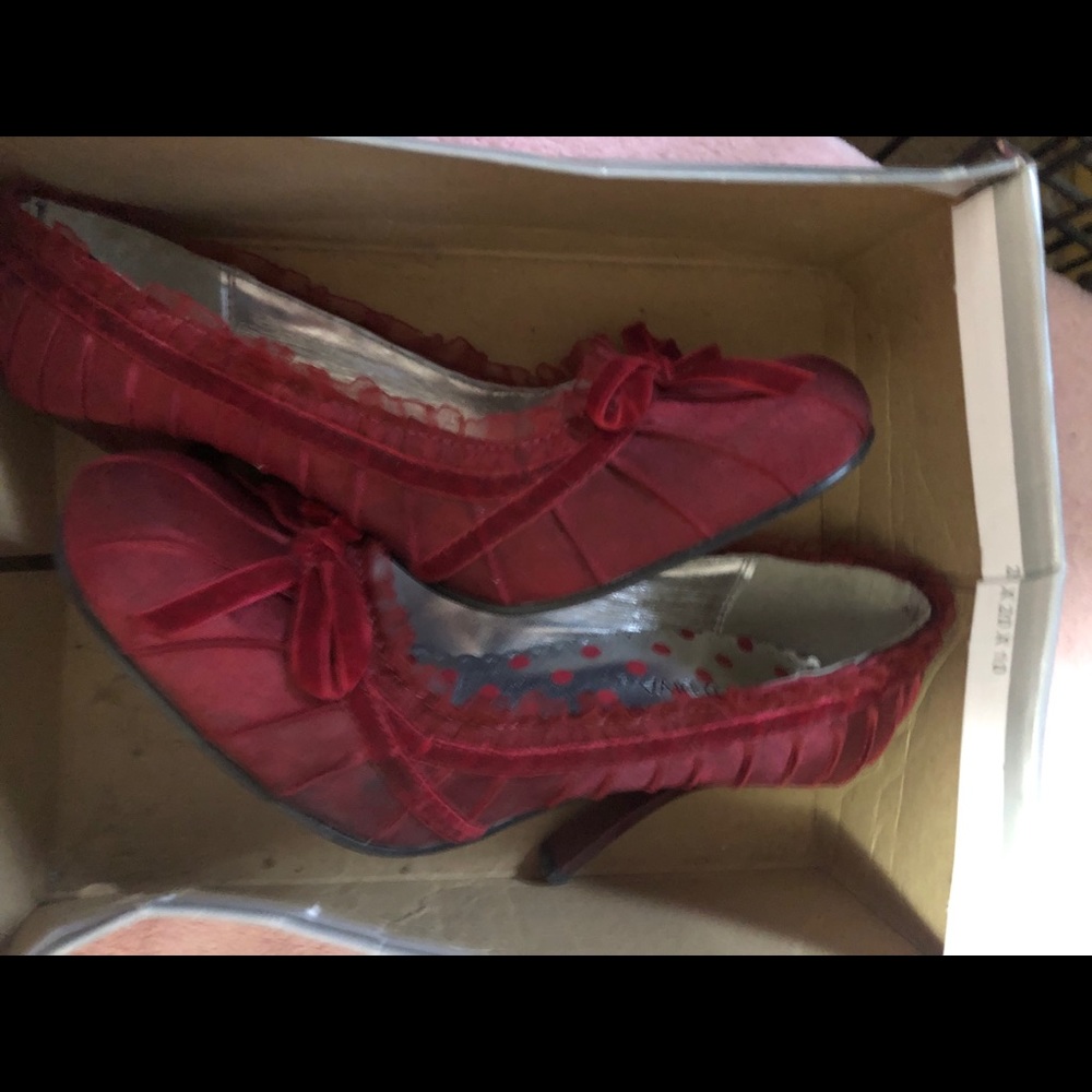 Lot of 2 red petite heels- size 7